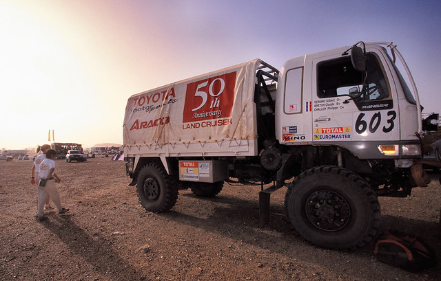 hino truck camion toyota support sahara desert racing dakar rally raid afrique africa