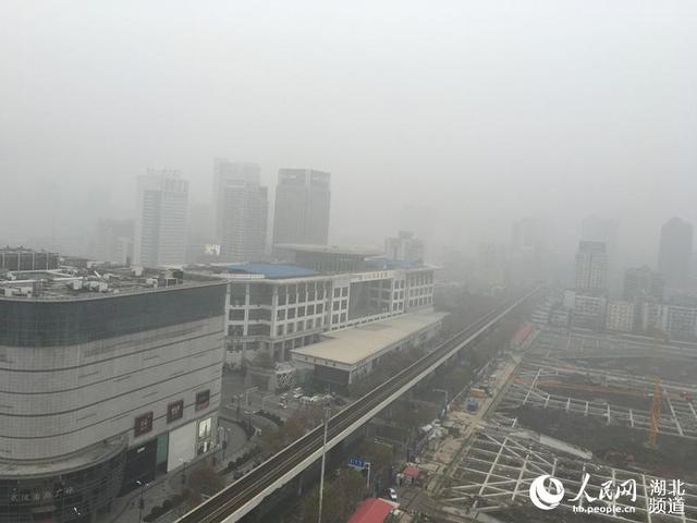 武汉发布雾霾黄色预警 工地停工学校停课(图)