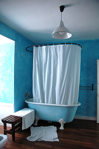 Clawfoot iron bathtub, Burgundy, France