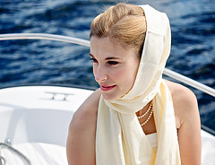 Zach & Vanessa: The elegant bride at sea