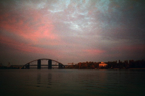 harbour bridge, kyiv ©  nikiforovpizza