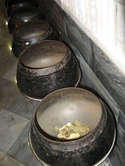 Begging bowls, Wat Po