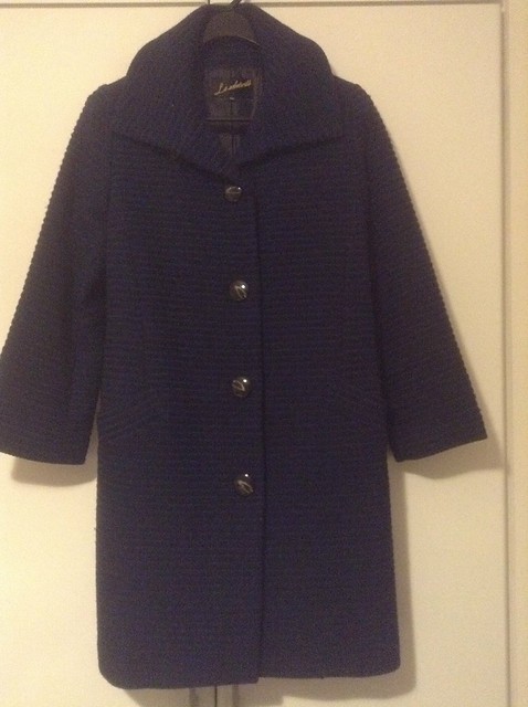 ウールコートです。ブラックとブルーの編み...