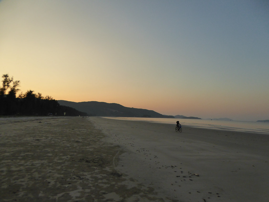 Ngoc Vung Island at sunset