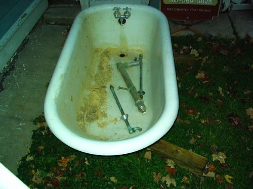 Clawfoot tub