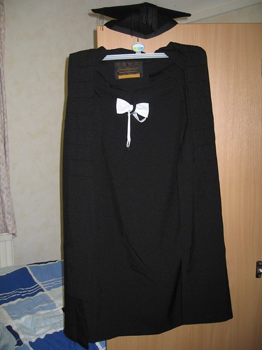 Graduating gown