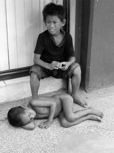 Pinoy Filipino Pilipino Buhay  people pictures photos life  boy, children, young, sleeping ground naked no clothes barefoot 