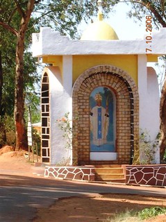 06-10-17 Gitega - Monument to assassinated Bishop07