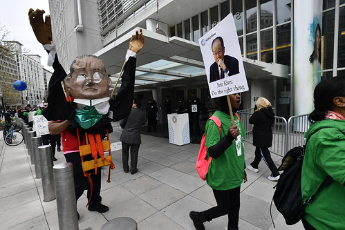 رفع احتجاج البنك الدولي MIC