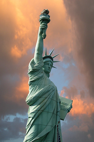 statue of liberty las vegas comparison. las vegas statue of liberty