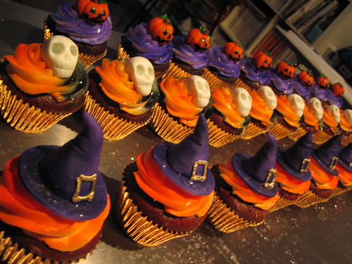 halloween cups by debbiedoescakes.