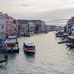 Ponte di Rialoto e Canal Grande, San Marco (Venise, Italie)
