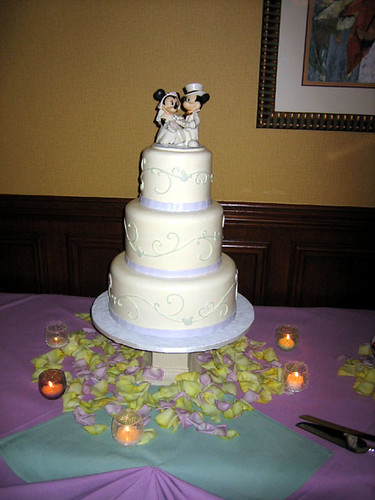 wedding cake by Bolt of Blue