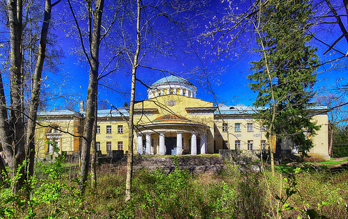 Grand Palace in Shuvalovsky Park, Saint-Petersburg ©  Andrey Korchagin