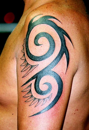Tribal Brazo Pupa tattoos Design