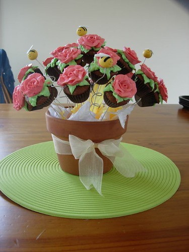 mini cupcakes images. Mini Cupcake Rose Bouquet