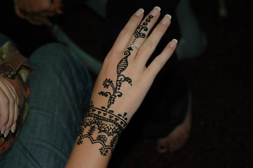 Ooh pretty tattoo Photo note I love the looks and smell of Henna