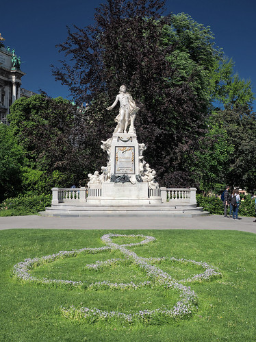 Vienna, Mozart statue ©  Dmitry Djouce