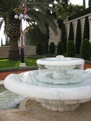 fountain • <a style="font-size:0.8em;" href="http://www.flickr.com/photos/70272381@N00/296103300/" target="_blank">View on Flickr</a>