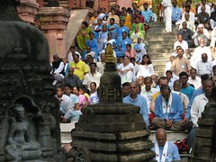 Mahabodhi Temple   meditators 3
