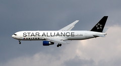 Anglų lietuvių žodynas. Žodis airliner reiškia n reisinis lėktuvas, oro laineris lietuviškai.