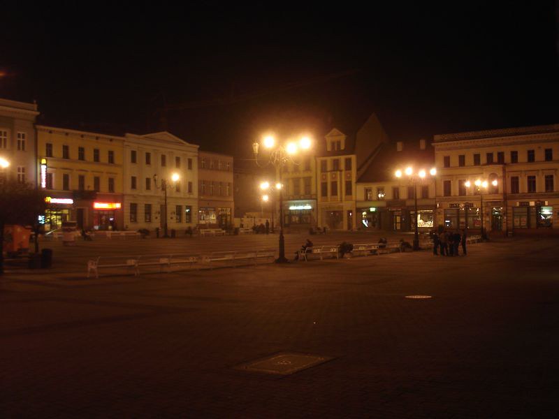 Rybnik - City centre by night<br/>© <a href="https://flickr.com/people/18818275@N00" target="_blank" rel="nofollow">18818275@N00</a> (<a href="https://flickr.com/photo.gne?id=435351756" target="_blank" rel="nofollow">Flickr</a>)