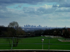 La défense from Cergy-le-Haut<br/>© <a href="https://flickr.com/people/14081055@N00" target="_blank" rel="nofollow">14081055@N00</a> (<a href="https://flickr.com/photo.gne?id=417861711" target="_blank" rel="nofollow">Flickr</a>)