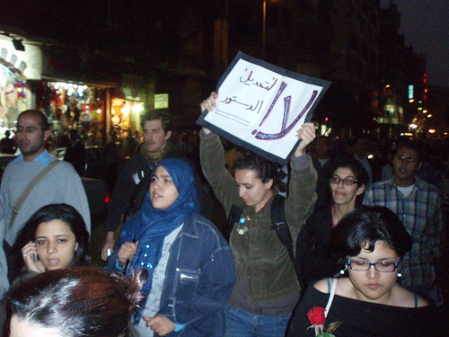 Kefaya activists chant against Mubarak in Talaat Harb (Photo by Hossam el-Hamalawy)