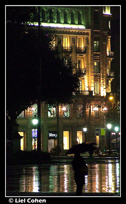 Barcelona Night<br/>© <a href="https://flickr.com/people/7692221@N05" target="_blank" rel="nofollow">7692221@N05</a> (<a href="https://flickr.com/photo.gne?id=503112513" target="_blank" rel="nofollow">Flickr</a>)