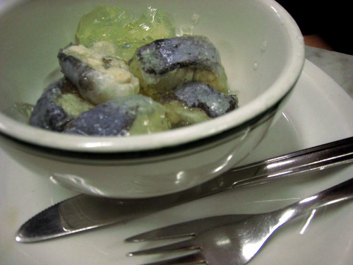 Jellied eels.  Yeah, that's the color.