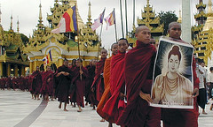 Monjes budistas en Myanmar 