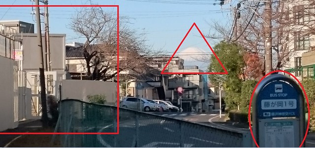 藤が岡１号バス停から富士山が見えます。右...