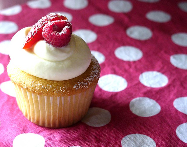 red fruits cupcake 1