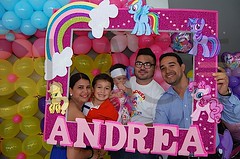 Con Ileana Luna, Santi Cárdenas, su papá y su padrino, Omar Cárdenas.