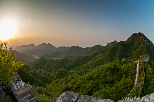 Wschód słońca widziany z Muru Chińskiego