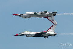 Air Force Thunderbirds inverted pass