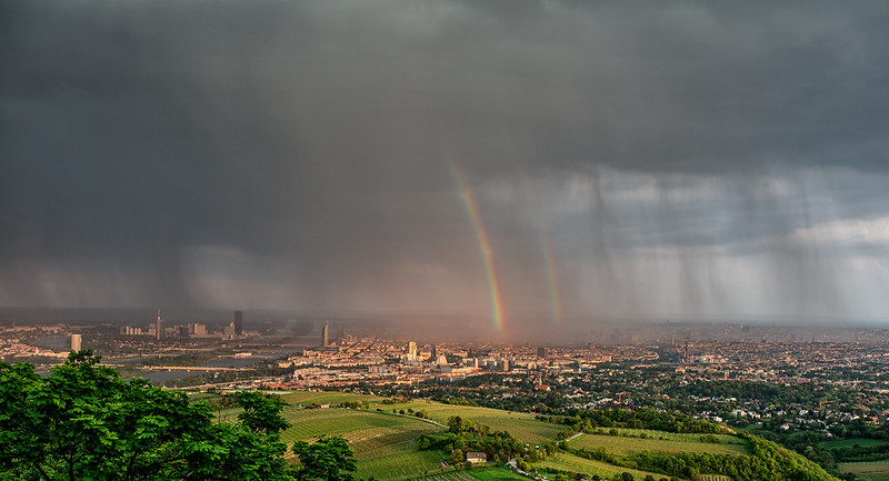Storm over Vienna<br/>© <a href="https://flickr.com/people/33945559@N05" target="_blank" rel="nofollow">33945559@N05</a> (<a href="https://flickr.com/photo.gne?id=20015636479" target="_blank" rel="nofollow">Flickr</a>)