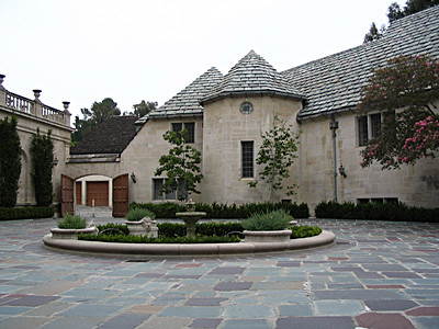 Greystone Mansion courtyard
