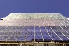 Ventanas fotovoltaicas para mejorar la eficiencia de los edificios • <a style="font-size:0.8em;" href="http://www.flickr.com/photos/69167211@N03/19922632018/" target="_blank">View on Flickr</a>