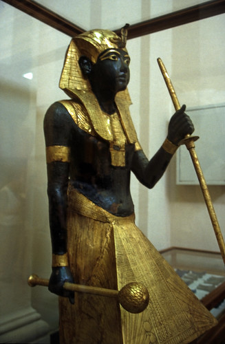 Ägypten 1999 (615) Kairo: Wächter-Statue, Ägyptisches Museum • <a style="font-size:0.8em;" href="http://www.flickr.com/photos/69570948@N04/31995375052/" target="_blank">Auf Flickr ansehen</a>