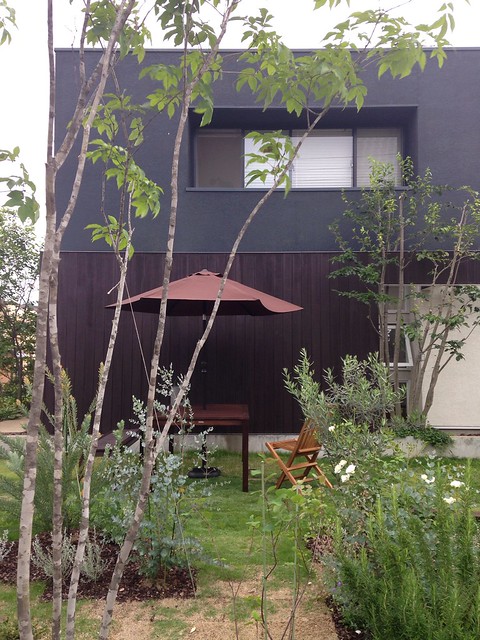 鶴川沿いで見つけたデザイン住宅