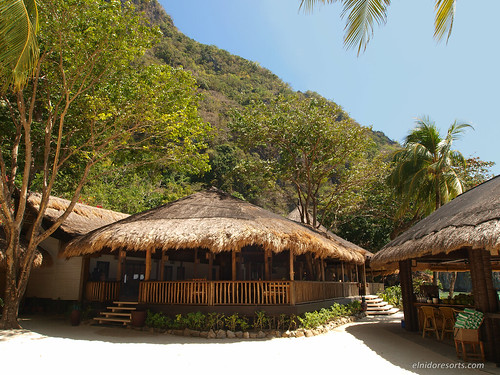 Miniloc Island - Clubhouse Restaurant and Beach Bar (Photocourtesy of El Nido Resorts)