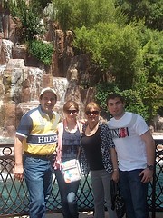 Vacaciones en familia... Fue en Las Vegas, Nevada en el 2013. ¡Inolvidables! Raymundo y Patricia Salinas con sus hijos, Carolina y Raymundo Salinas Ruiz.