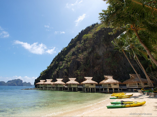 Miniloc Island - Beach Area and Water Cottages (Photocourtesy of El Nido Resorts)
