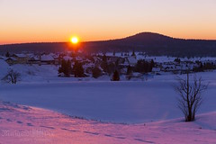 Sonnenuntergang neben Gottesgaber Spitzberg umfärbt die Winterlandschaft • <a style="font-size:0.8em;" href="http://www.flickr.com/photos/91814557@N03/31660005384/" target="_blank">View on Flickr</a>