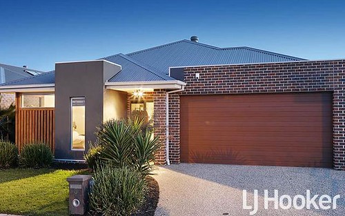 8 Regal Rd, Point Cook VIC 3030