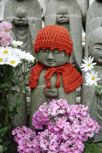 Sculpture with woolen hat
