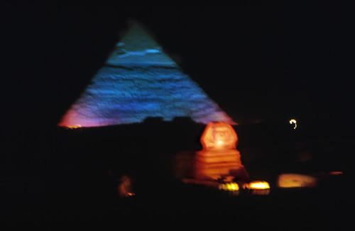 Ägypten 1999 (627) Kairo: Pyramiden von Gizeh • <a style="font-size:0.8em;" href="http://www.flickr.com/photos/69570948@N04/32399689015/" target="_blank">Auf Flickr ansehen</a>
