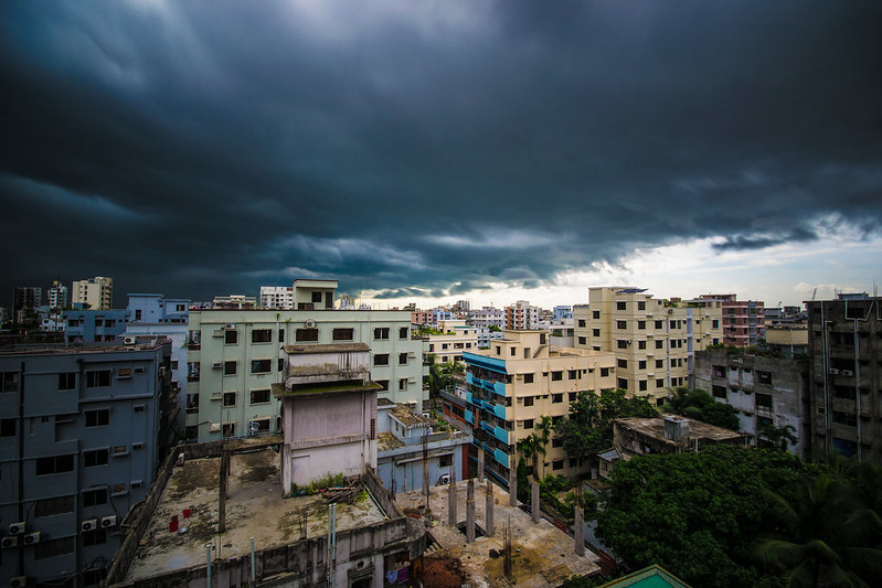 dark clouds cover the sky in Dhaka<br/>© <a href="https://flickr.com/people/41808948@N04" target="_blank" rel="nofollow">41808948@N04</a> (<a href="https://flickr.com/photo.gne?id=19721363981" target="_blank" rel="nofollow">Flickr</a>)