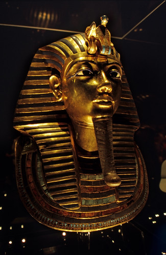 Ägypten 1999 (596) Kairo: Totenmaske Tutanchamuns, Ägyptisches Museum • <a style="font-size:0.8em;" href="http://www.flickr.com/photos/69570948@N04/31220224923/" target="_blank">Auf Flickr ansehen</a>